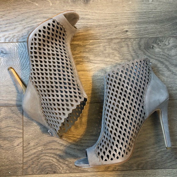 Excellent condition Ivanka Trump Didia Heels Grey - Picture 5 of 6